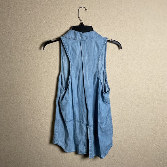 Cloth‎ & Stone Womens XS Button Up Sleeveless Chambray Top Pockets Lightweight - Picture 2 of 7